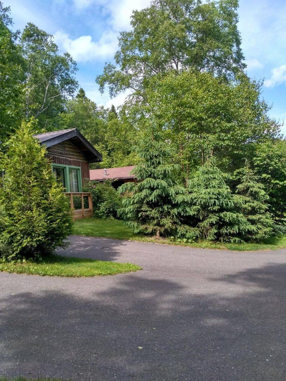 High Falls Motel & Cabins Wawa Exterior photo