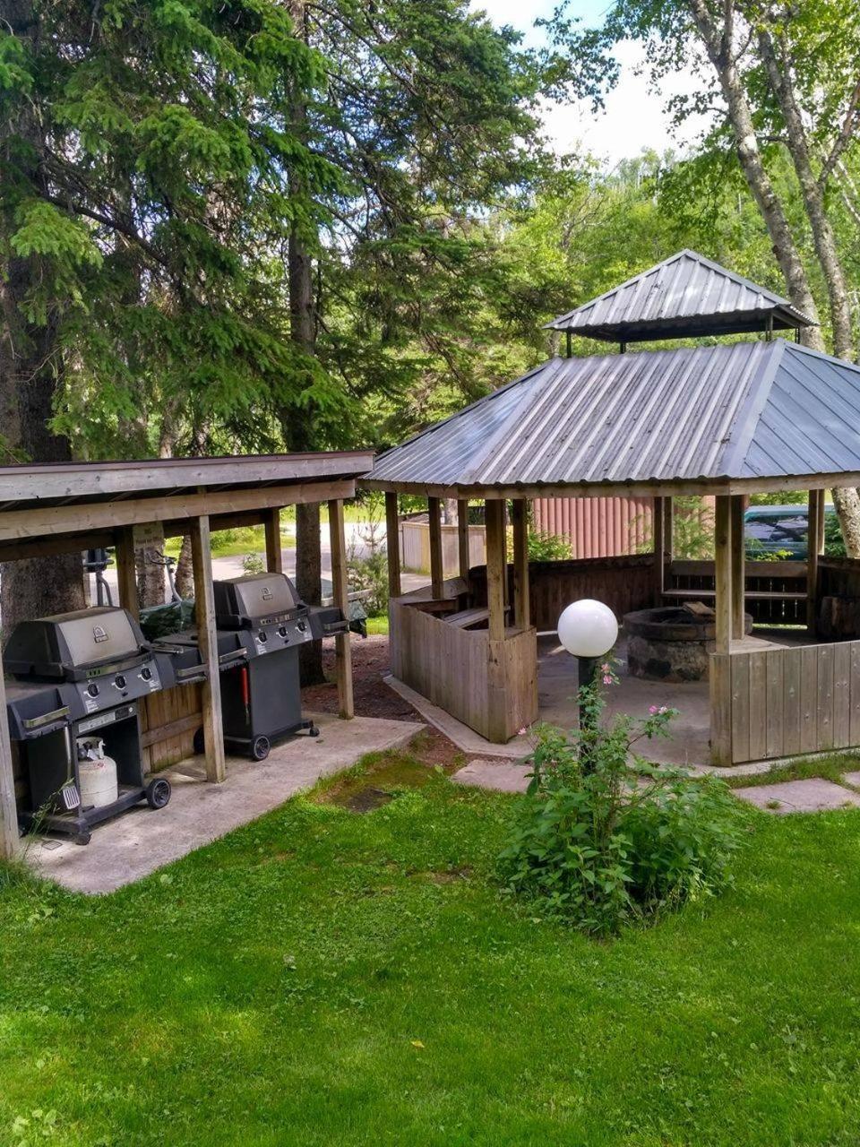 High Falls Motel & Cabins Wawa Exterior photo