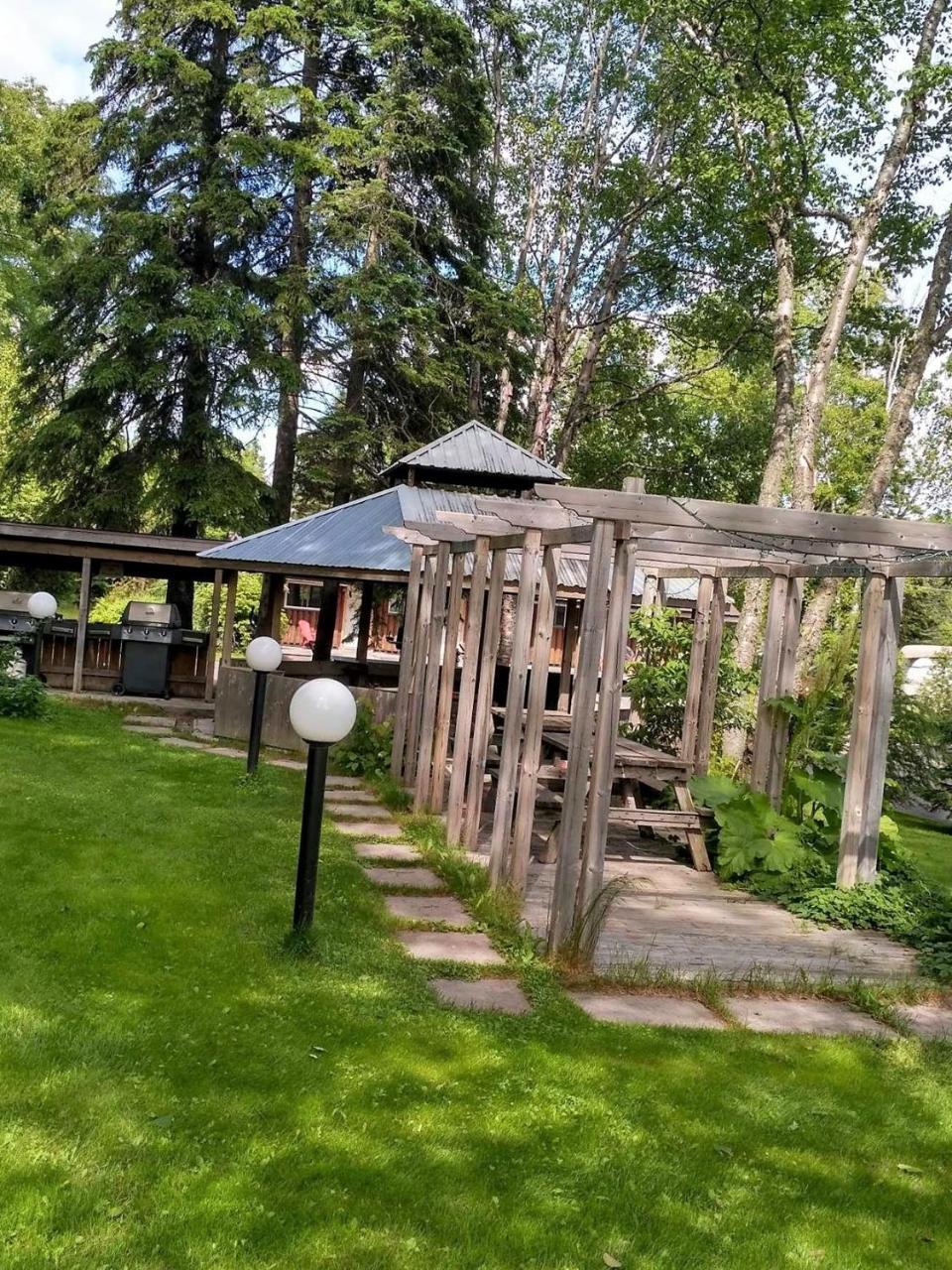 High Falls Motel & Cabins Wawa Exterior photo